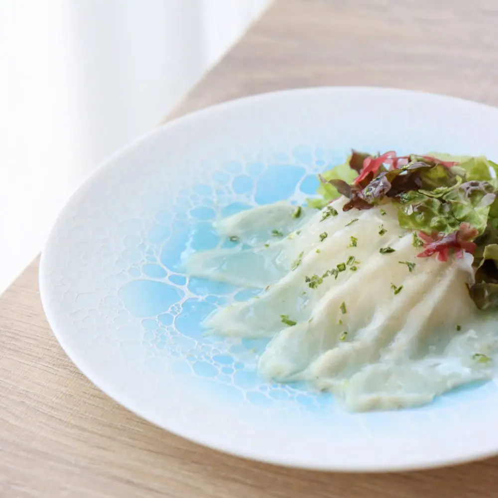 カフェやレストランでも使われるおしゃれな有田焼のプレート
