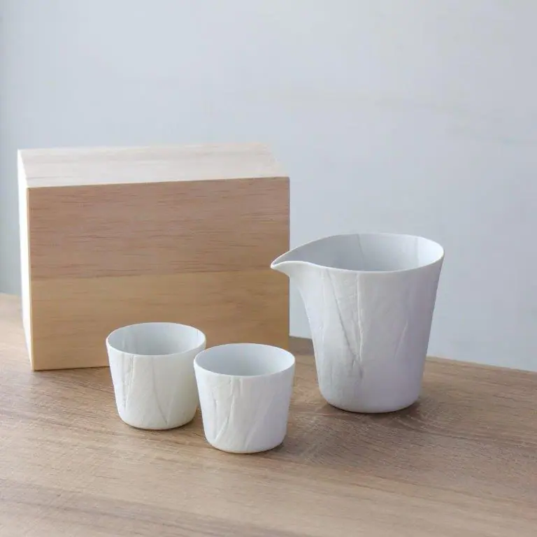 布のようなうつわ。冷酒を楽しむ片口とグラスのセット| 有田焼 ceramic