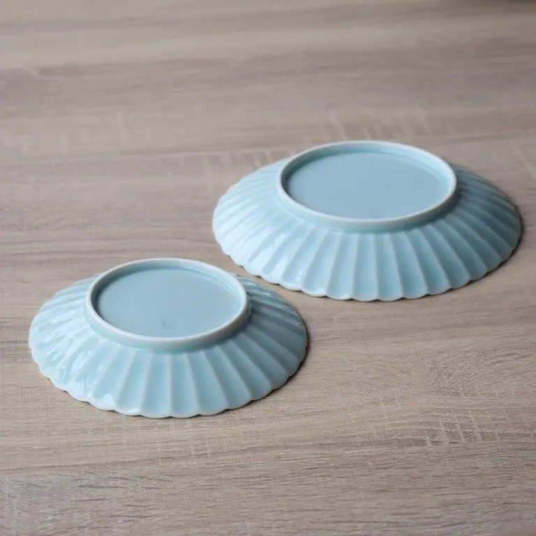 伊万里鍋島焼 モイスト青磁 菊割皿 15cm / 19cm