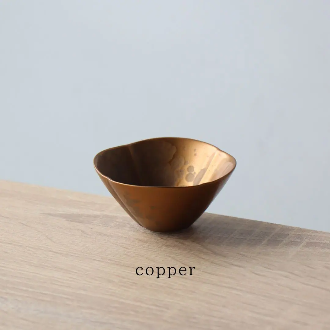ゴージャスで華やかなぐい吞み| 有田焼 花型盃 copper / silver