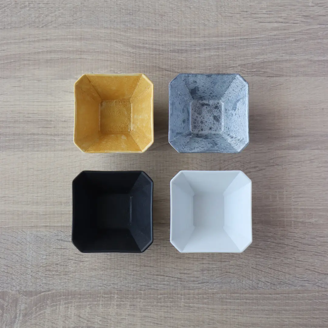 モダンでスタイリッシュな豆鉢。 | 有田焼 泡化粧 スクエア小鉢