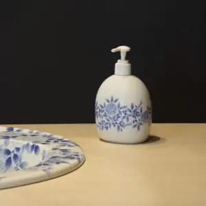 陶器製のおしゃれな有田焼の壁掛け鏡 | 有田焼 壁掛け鏡 小 / 中