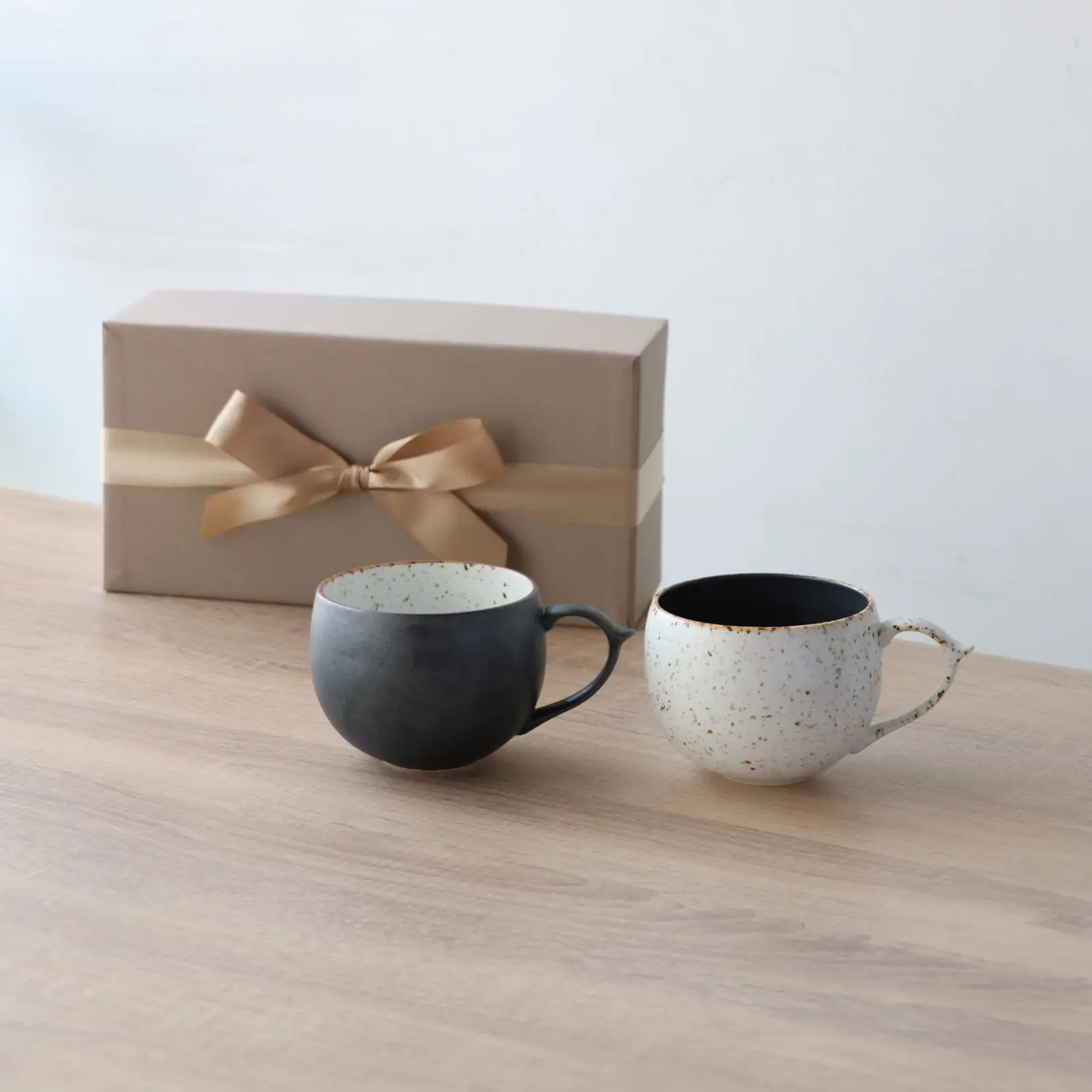 夫婦やカップルでお揃いで使いたいペアマグカップ | B&W Sabi café au