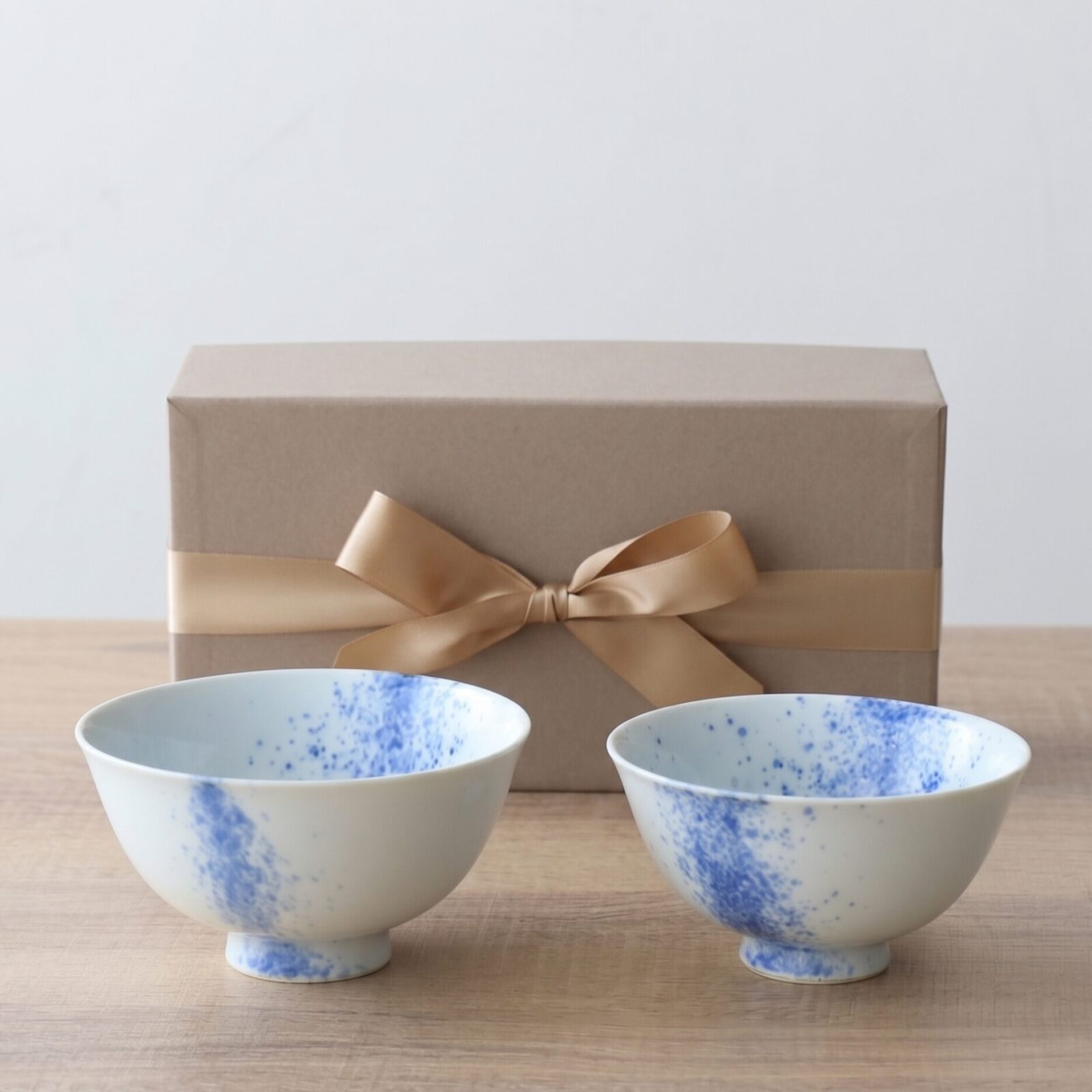 有田焼 夫婦茶碗 白マット呉須吹